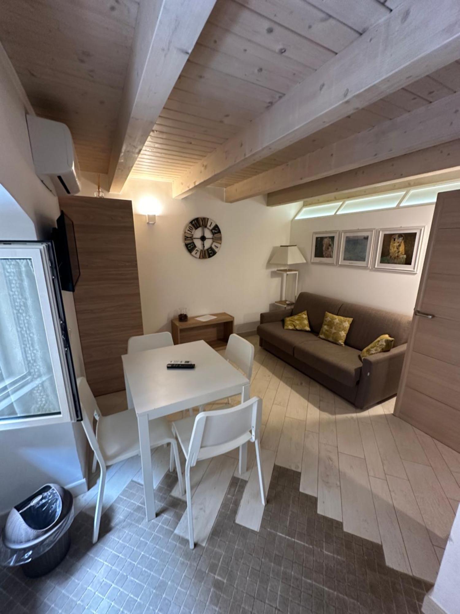More Apartments Il Ferrarese2 Барі Екстер'єр фото