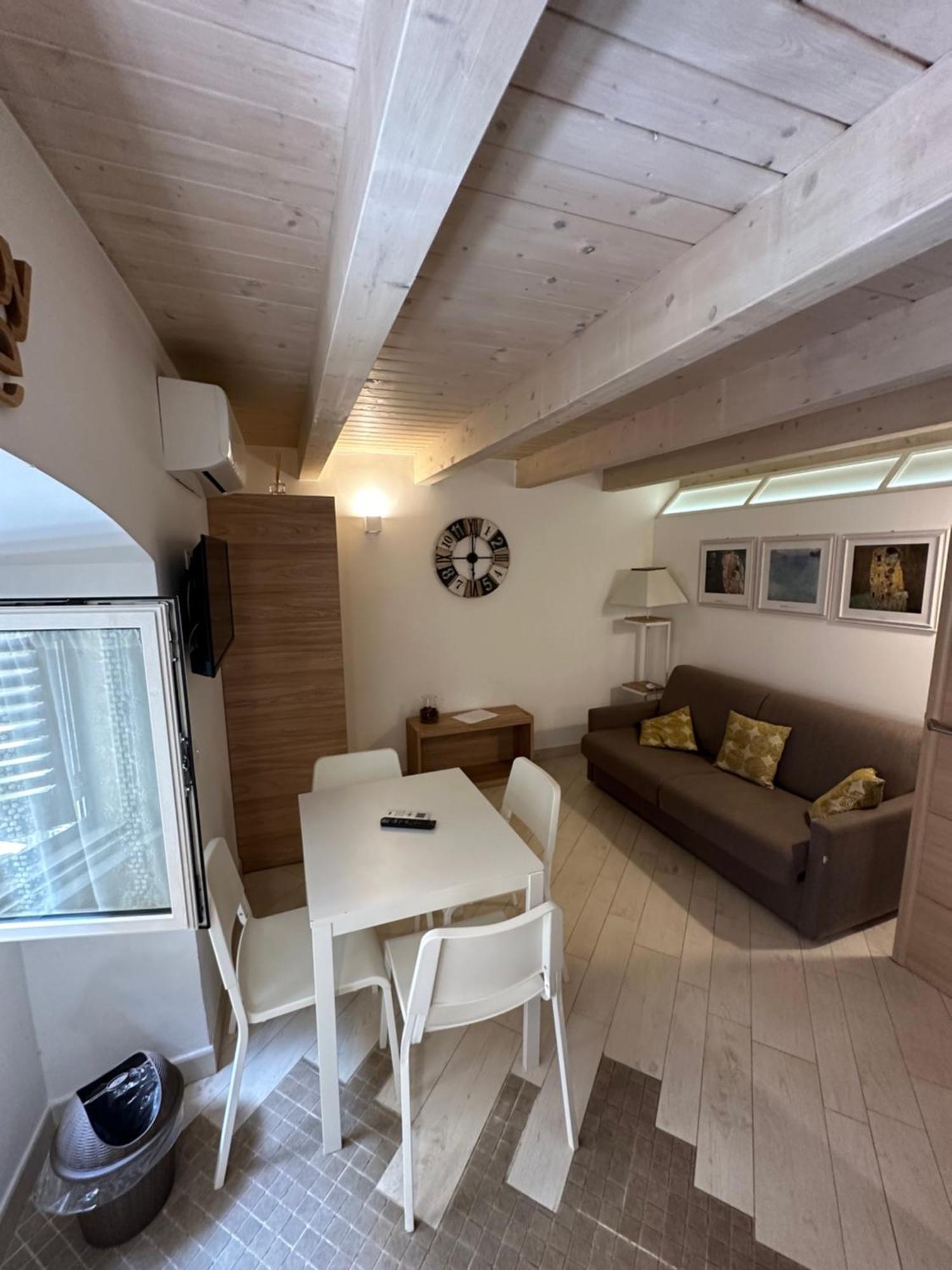 More Apartments Il Ferrarese2 Барі Екстер'єр фото
